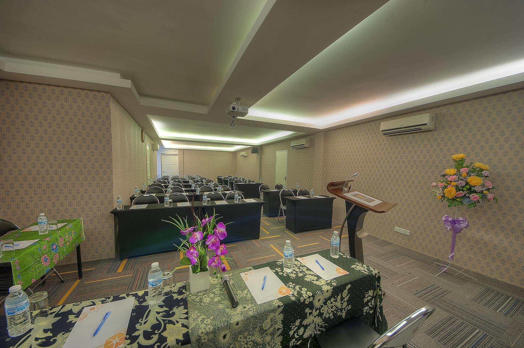 Hotel Arenaa Batik Boutique Kuantan Exterior foto